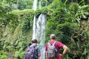 Se den fantastiske utsikten fra Selong-åsen og Tiu Kelep-fossen