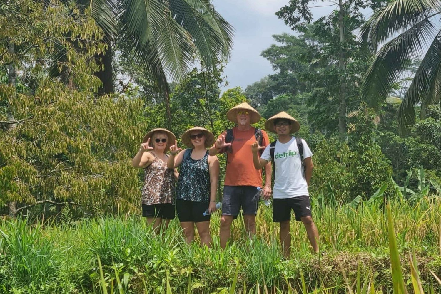 Sightseeing und Spaziergang auf der Reisterrasse und Erkundung der Wasserfälle