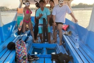 Tour en bateau pour la plongée avec tuba et le lever du soleil