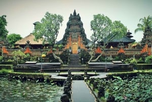 Templo de Tanah Lot com passeio por Ubud e assistir à dança Kecak