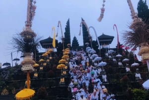 Os espetaculares templos de Besakih, Lempuyang e Tirta gangga