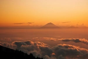 Trekking Mount rinjani 2 Days 1 Night to crater rim