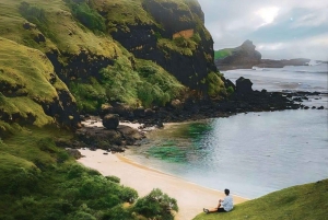 Visita la cascata, il villaggio, la spiaggia e la collina per un'intera giornata