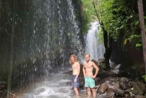 Waterval Benang Kelabu & Wandelen op het Rijstveld