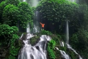 Cascata di Benang Kelabu e passeggiata in risaia