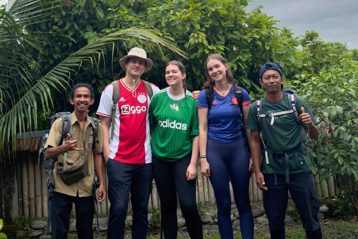 ロンボクの驚異:滝、村、ワイルドライフパークツアー