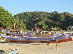Fishermen getting their boats ready 