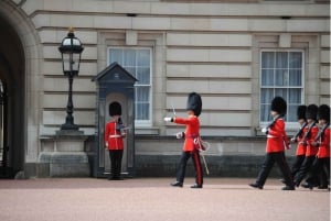 London: Buckingham Palace og te på The Clermont Hotel