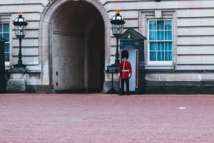 Buckingham Palace, vaktskifte og kronjuveler