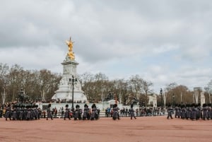 Buckingham Palace, vaktskifte og kronjuveler