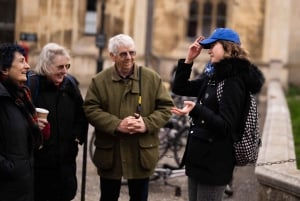Cambridge: Alumni-Led Tour with King's College and Punt Tour