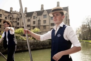 Cambridge: Alumni-Led Tour with King's College and Punt Tour
