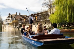 Cambridge: Alumni-Led Tour with King's College and Punt Tour
