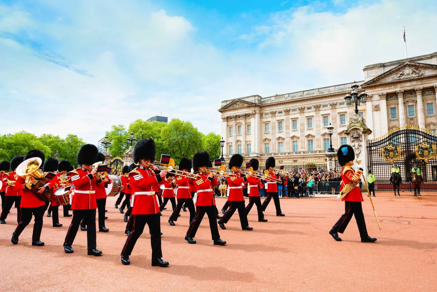 Troca da Guarda, Torre de Londres, Beefeaters e cruzeiro