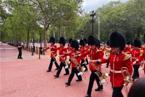 Wachablösung im Buckingham Palast