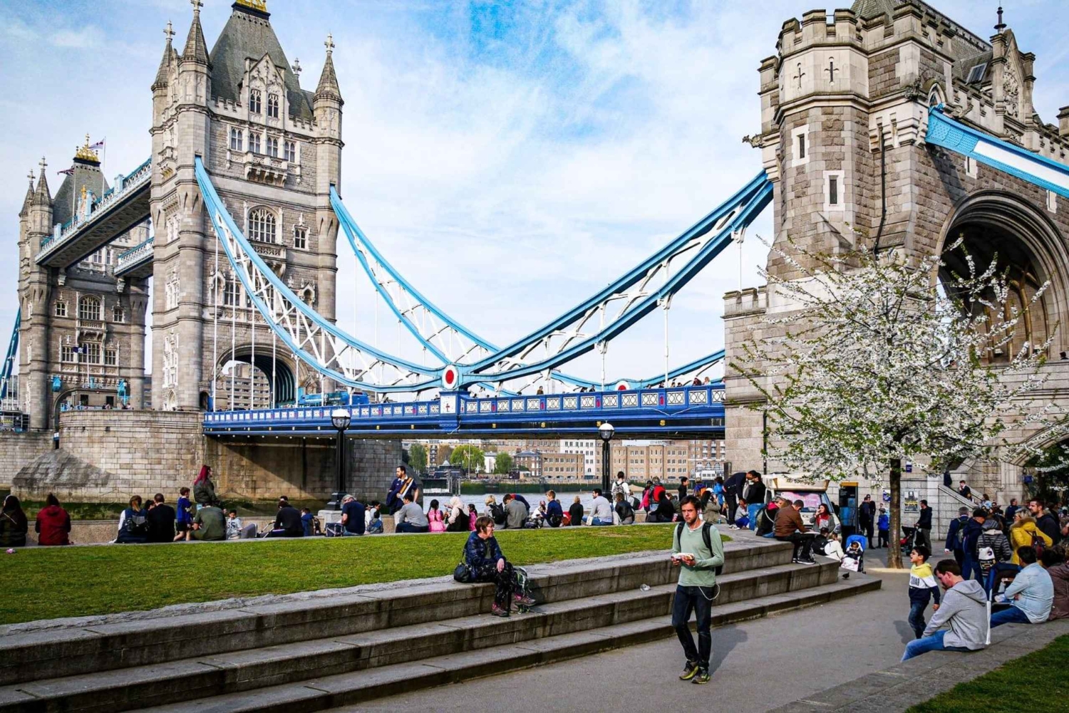 イージーアクセスタワーブリッジ＆エンジンルーム＆美しいテムズ川クルーズ