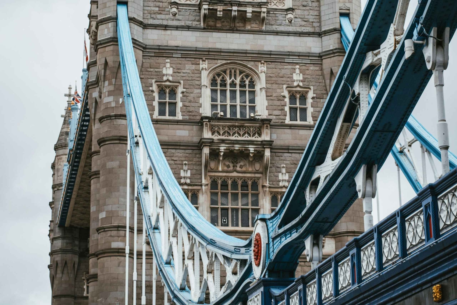 イージーアクセスタワーブリッジ＆エンジンルーム＆美しいテムズ川クルーズ