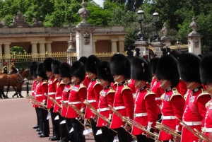 ロンドンの衛兵交代式体験