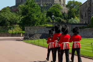 From London: Guided tour to Windsor Castle & Afternoon Tea
