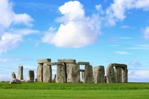 From London: Stonehenge and Bath Full-Day Tour
