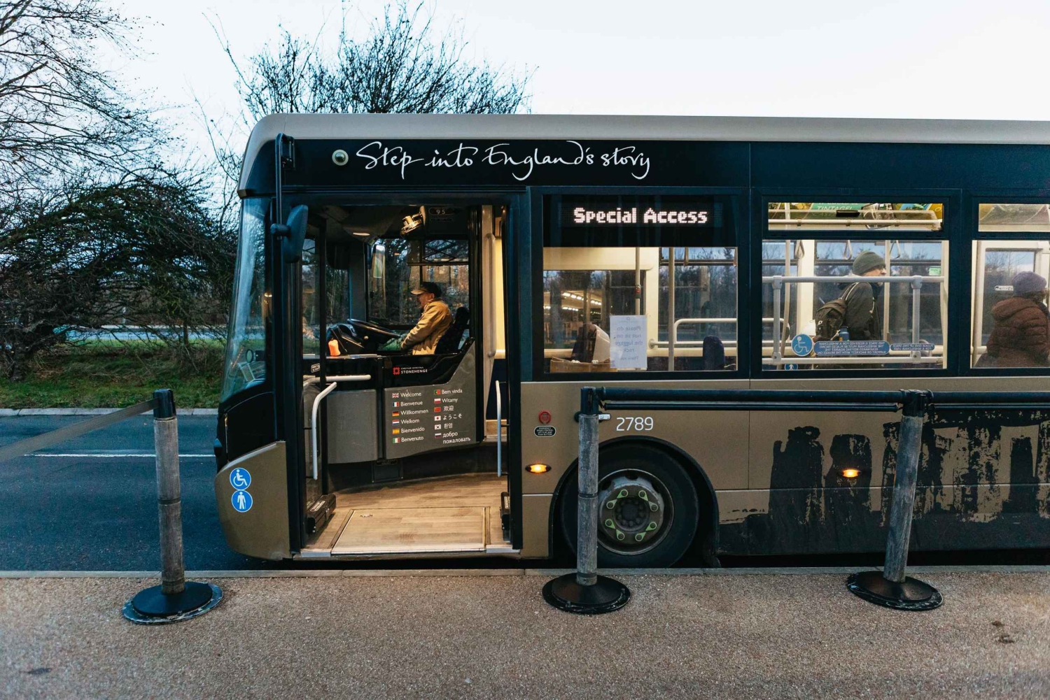 ロンドン発：ストーンヘンジ・インナーサークルとウィンザーへの日帰り旅行