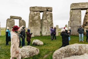 Da Londra: escursione di un giorno a Stonehenge Inner Circle e Windsor