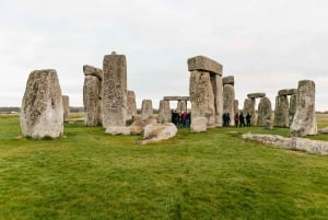 Von London aus: Entdecke den inneren Kreis von Stonehenge und Windsor