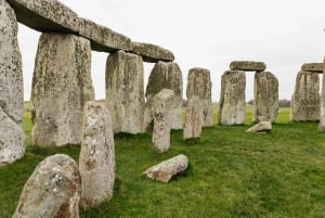 From London: Stonehenge Inner Circle and Windsor Day Trip