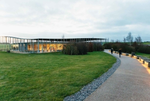 ロンドン発：ストーンヘンジ・インナーサークルとウィンザーへの日帰り旅行