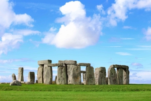 Von London aus: Stonehenge Inner Circle & Windsor Open Top Bus