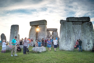 Von London aus: Stonehenge Inner Circle & Windsor Open Top Bus