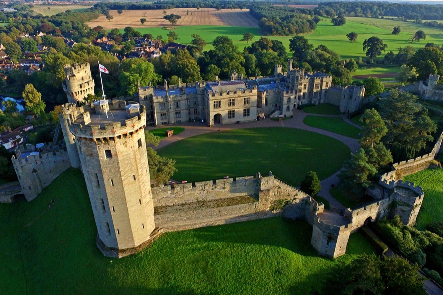 Lontoosta: Warwickin linna päiväretki rautateitse