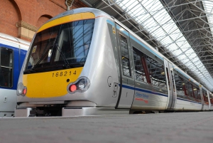 Lontoosta: Warwickin linna päiväretki rautateitse