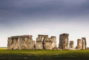 From London: Windsor, Stonehenge, Bath & Oxford 2-Day Tour