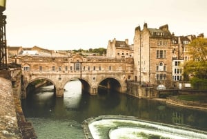 From London: Windsor, Stonehenge, Bath & Oxford 2-Day Tour