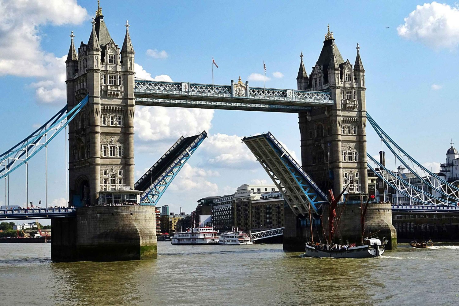 Guided Walking Tour - Tower Bridge to Buckingham Palace