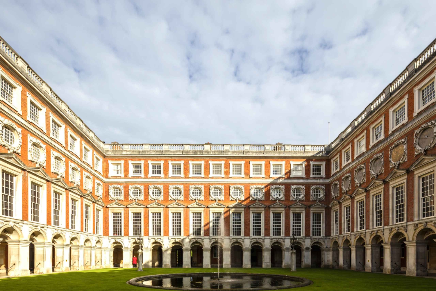 Полудневная поездка из Лондона в Хэмптон-Корт с билетами