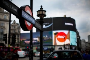 Passeio de metrô escondido - Piccadilly Circus: o coração de Londres