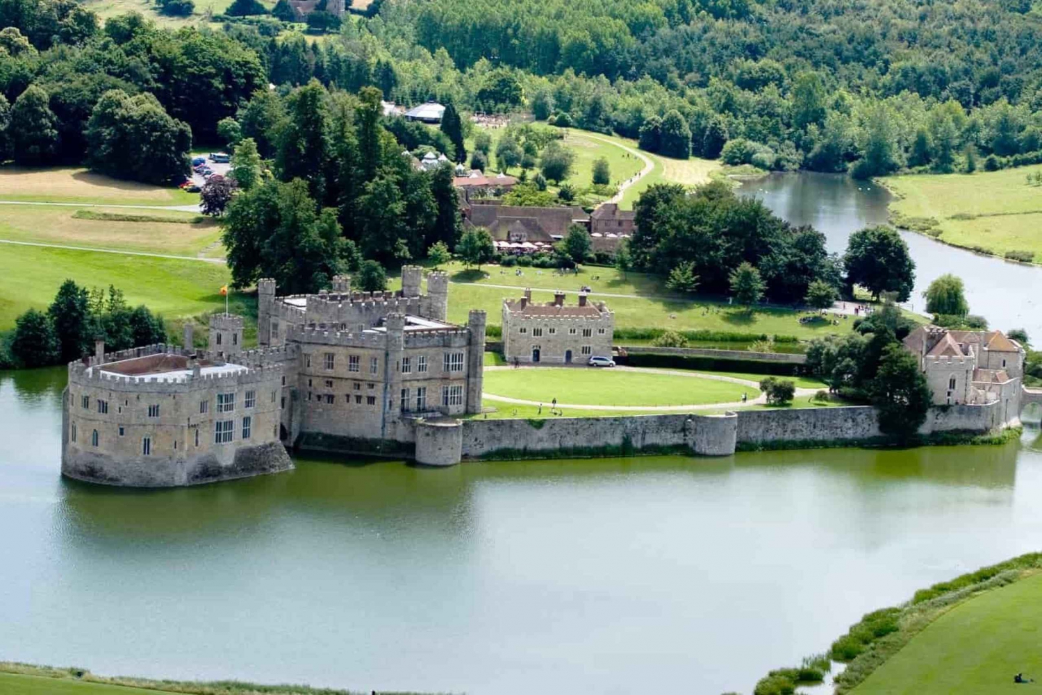 Leeds Castle's History in Luxury Way with Executive vehicle