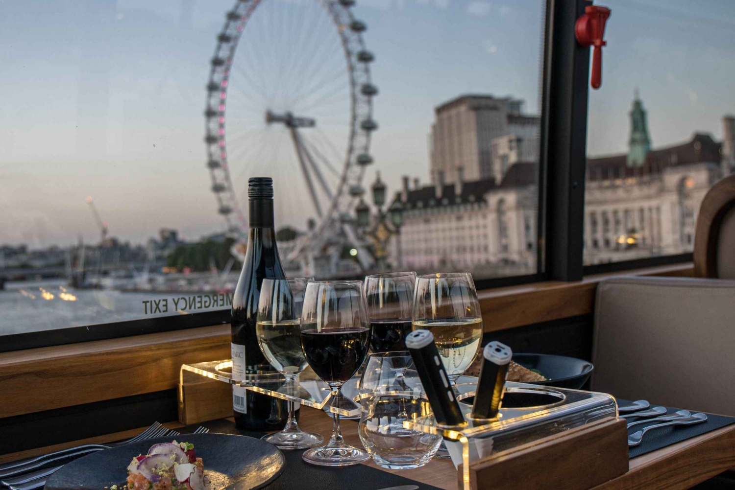 Londen: Lunch Tour van 4 gangen per luxe touringcar