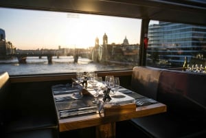 Londres : visite et repas à 4 plats à bord d'un bus de luxe