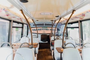 Lontoo: Prosecco-lasillinen iltapäiväteetä bussissa