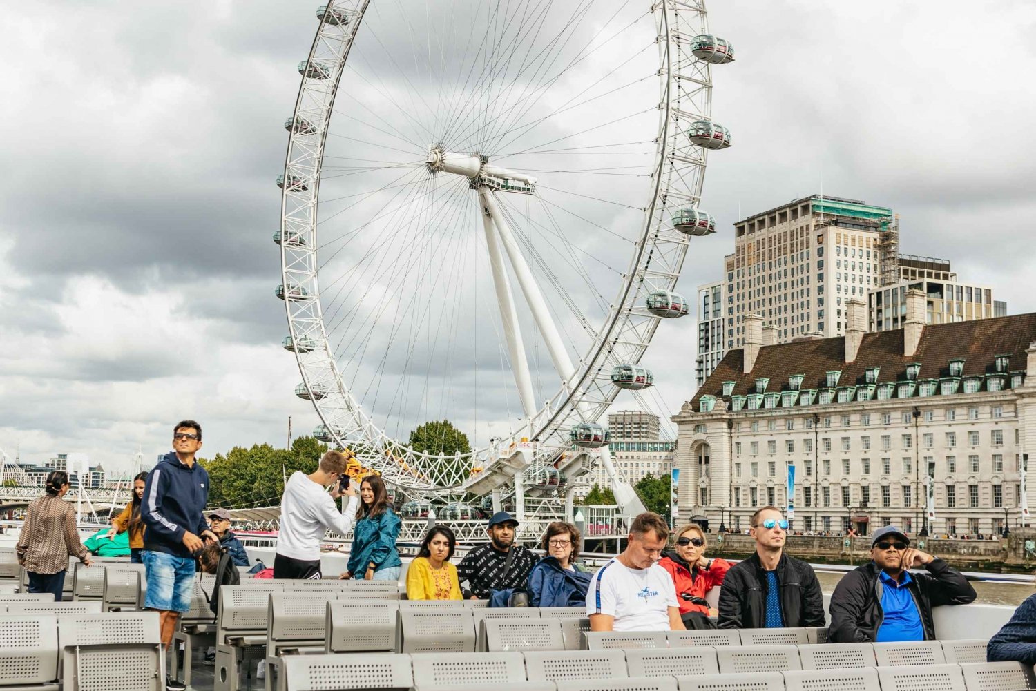 Lontoo: Big Bus Hop-on Hop-off, jokiristeily ja London Eye (Lontoon silmä).