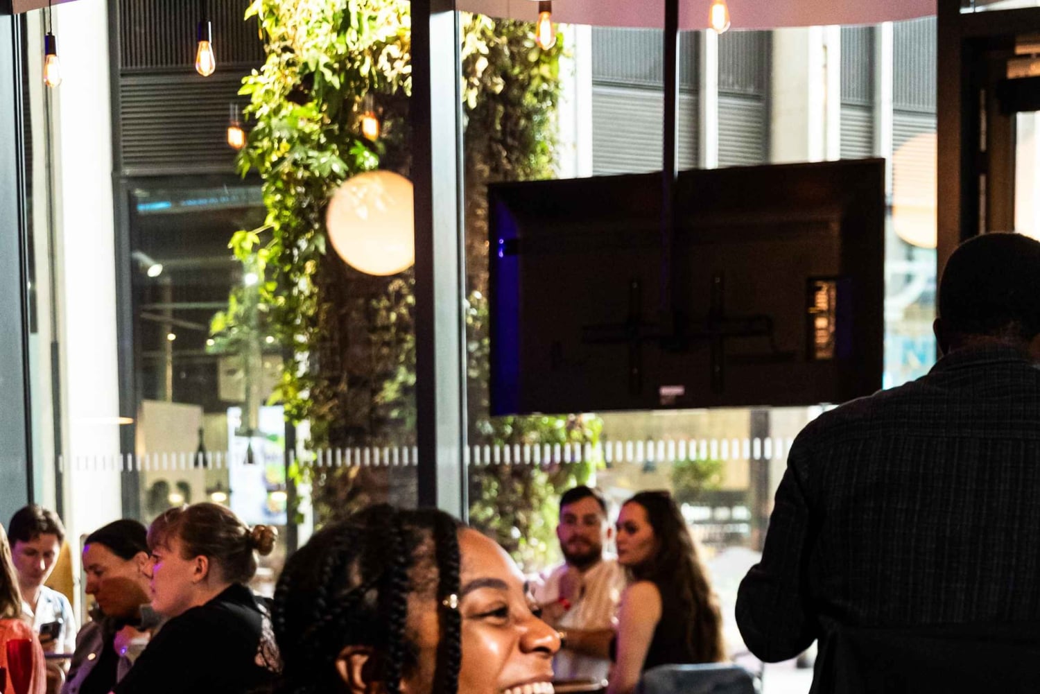 London: Bunnløs brunsjkomedie - The Ding Dong Gong Show