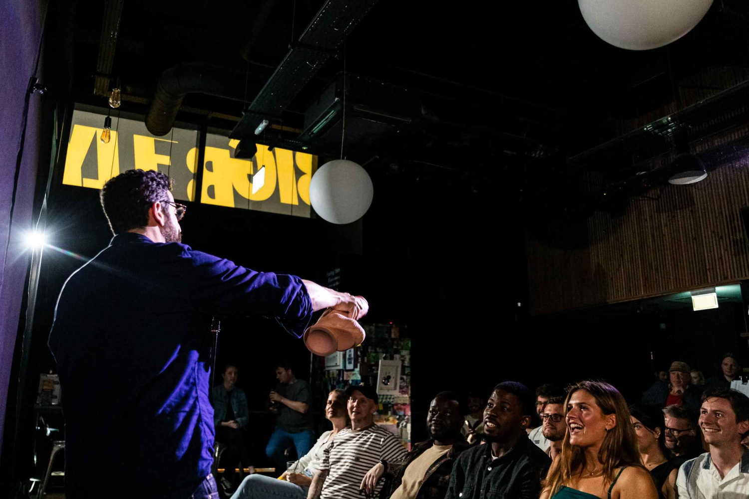 London: Bunnløs brunsjkomedie - The Ding Dong Gong Show