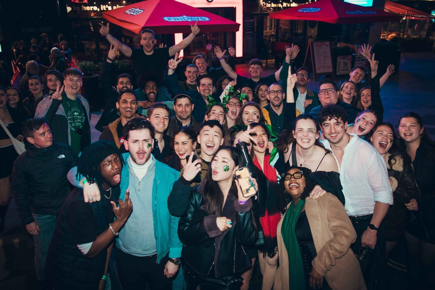 O que estás a fazer em Londres? Pub Crawl no centro de Londres com ofertas de bebidas