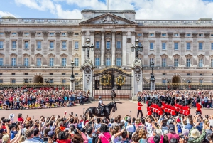 Lontoo: Buckinghamin palatsin lippu.