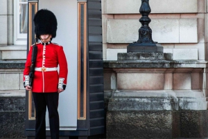 London: Changing of the Guard Self Guided Best Locations