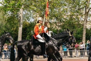 London: Changing of the Guard Walking Tour Experience