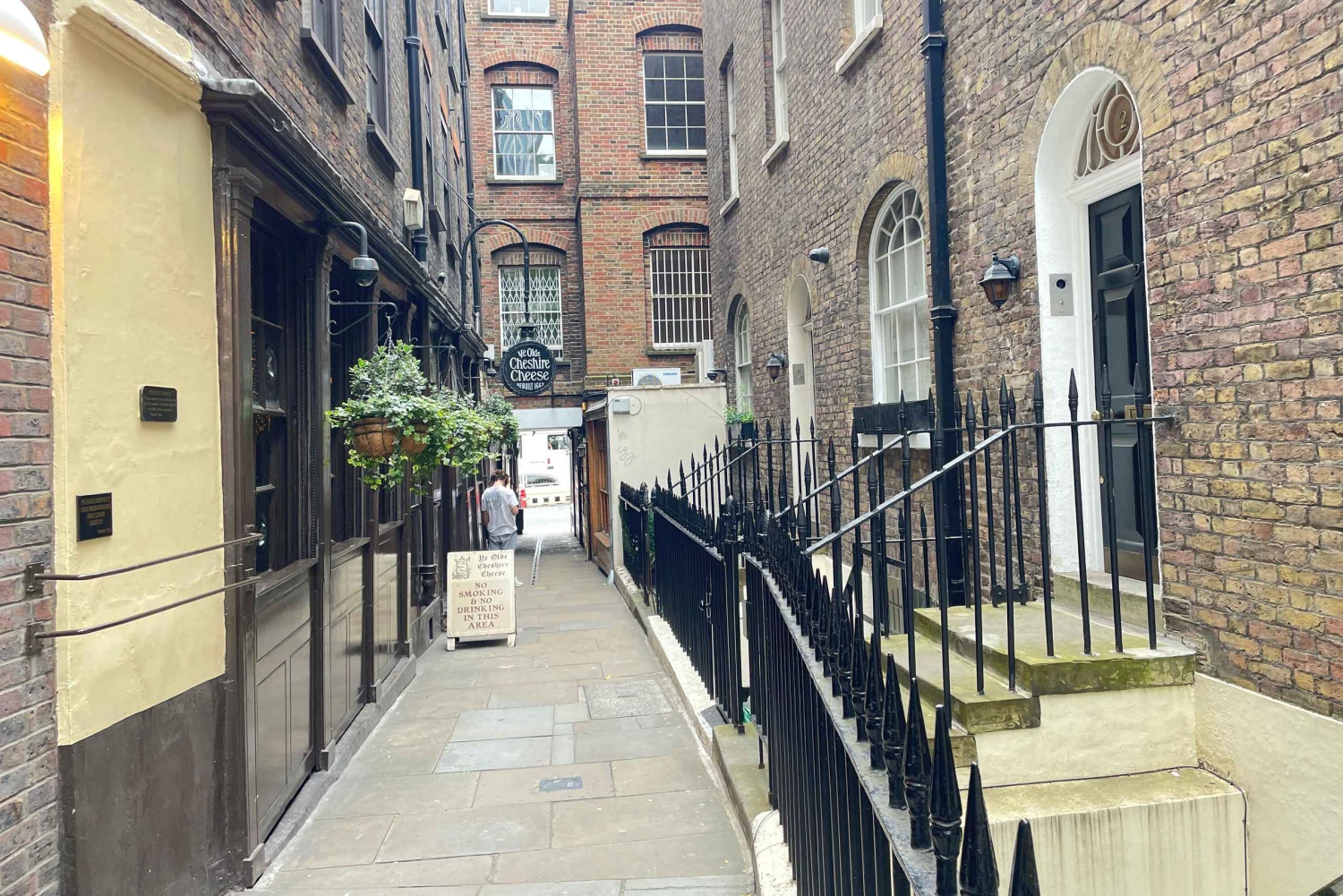 London: Charles Dickens Walking Tour for Small Groups